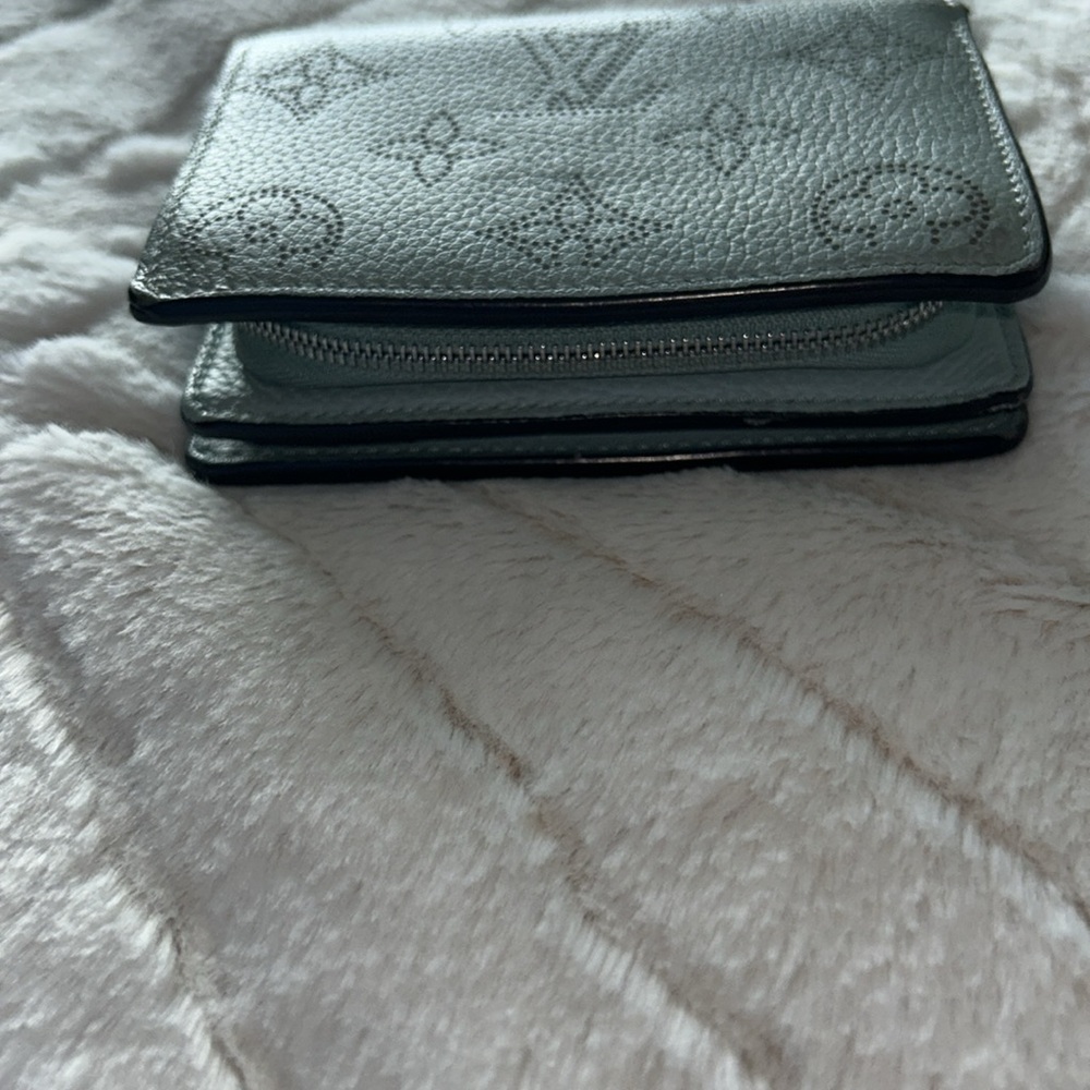 Louis Vuitton Claire blue green compact Mahina wallet - Picture 2 of 12